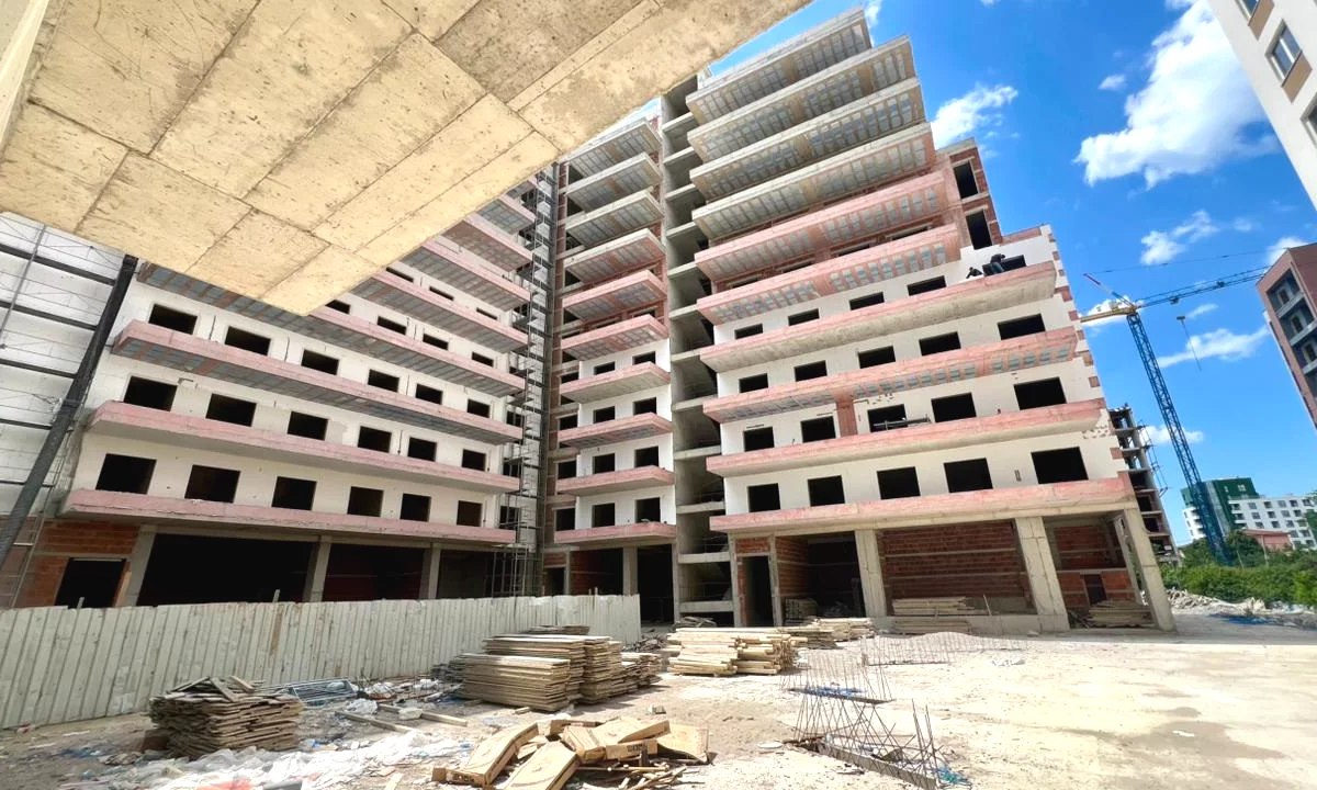 Shtepi ne shitje Apartament ne Tirane, 1+1, Mobilimi Bosh, pa mobiluar, Pagesa 130,000  Euro.
