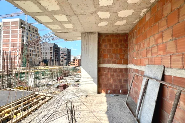 Shtepi ne shitje Apartament ne Tirane, 2+1, Mobilimi Bosh, pa mobiluar, Pagesa 180,000  Euro.