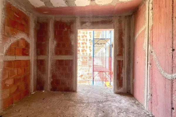 Shtepi ne shitje Apartament ne Tirane, 2+1, Mobilimi Bosh, pa mobiluar, Pagesa 180,000  Euro.