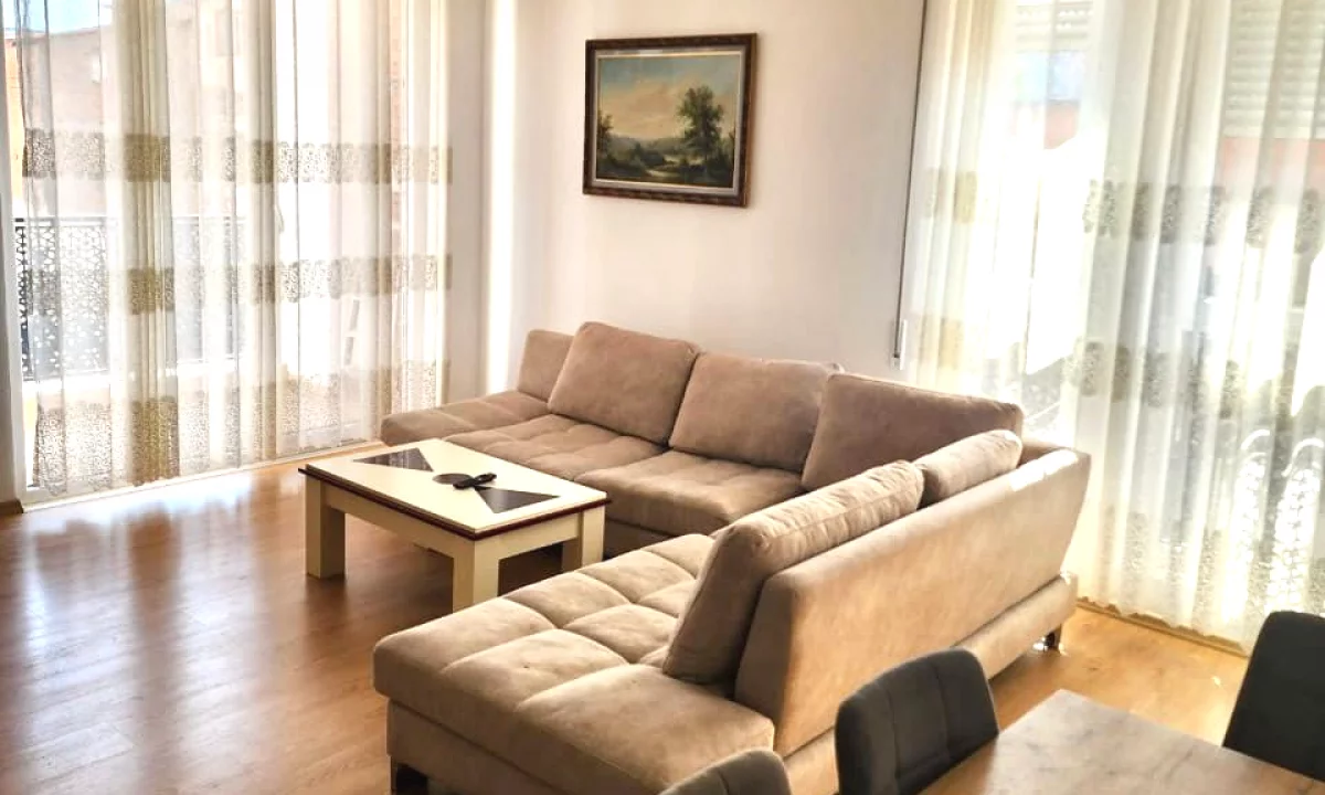 Shtepi me qera Apartament ne Tirane, 2+1, Mobilimi E mobiluar, Pagesa 70,000  Leke.