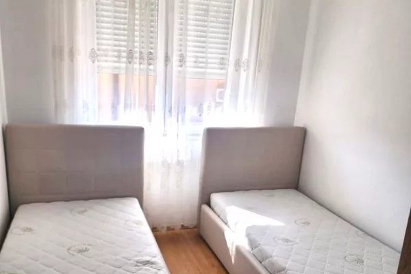 Shtepi me qera 2+1 ne Tirane - 70,000 Leke