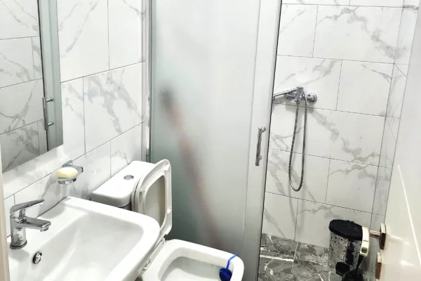 Shtepi me qera Apartament ne Tirane, 2+1, Mobilimi E mobiluar, Pagesa 70,000  Leke.