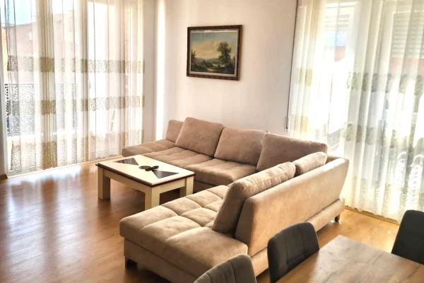 Shtepi me qera 2+1 ne Tirane - 70,000 Leke