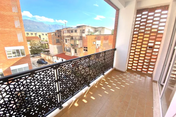 Shtepi me qera Apartament ne Tirane, 2+1, Mobilimi E mobiluar, Pagesa 70,000  Leke.