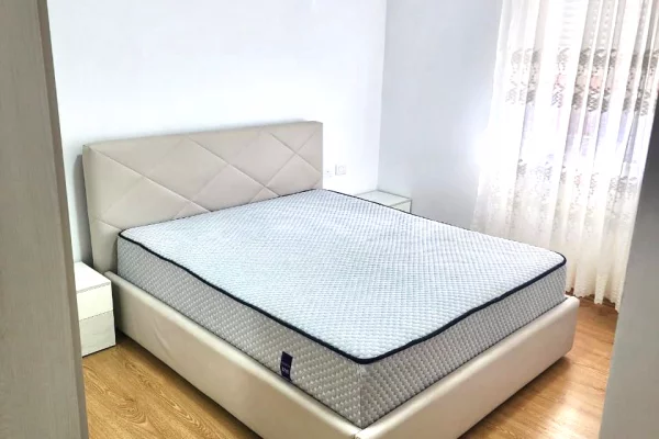 Shtepi me qera Apartament ne Tirane, 2+1, Mobilimi E mobiluar, Pagesa 70,000  Leke.