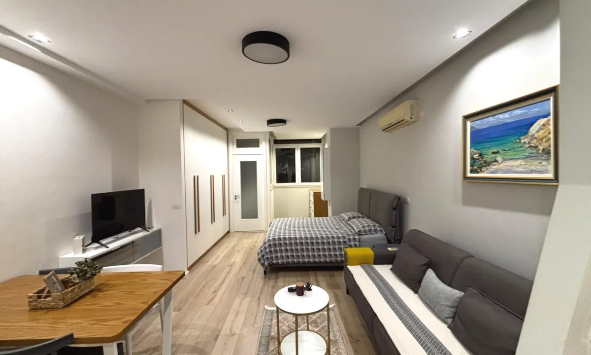 Shtepi me qera Apartament ne Tirane, Garsoniere, Mobilimi E mobiluar, Pagesa 43,000  Leke.