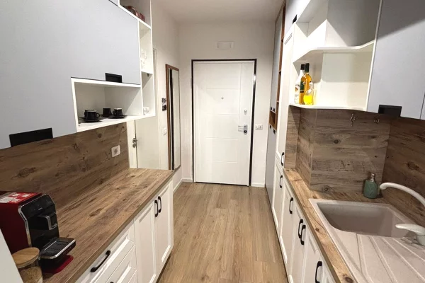 Shtepi me qera Apartament ne Tirane, Garsoniere, Mobilimi E mobiluar, Pagesa 43,000  Leke.