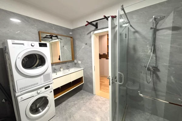 Shtepi me qera Apartament ne Tirane, Garsoniere, Mobilimi E mobiluar, Pagesa 43,000  Leke.