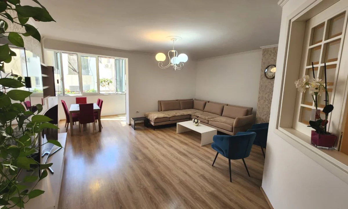 Shtepi me qera Apartament ne Tirane, 3+1, Mobilimi E mobiluar, Pagesa 700  Euro.