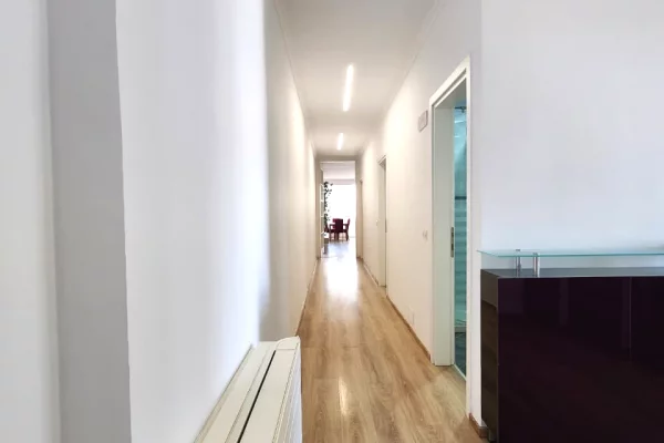 Shtepi me qera Apartament ne Tirane, 3+1, Mobilimi E mobiluar, Pagesa 700  Euro.