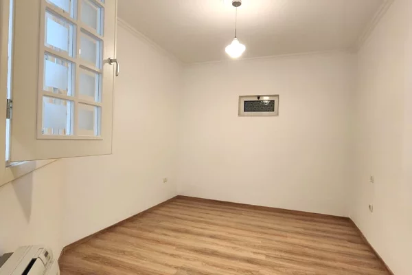 Shtepi me qera Apartament ne Tirane, 3+1, Mobilimi E mobiluar, Pagesa 700  Euro.
