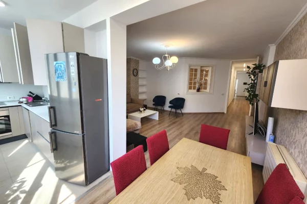 Shtepi me qera Apartament ne Tirane, 3+1, Mobilimi E mobiluar, Pagesa 700  Euro.
