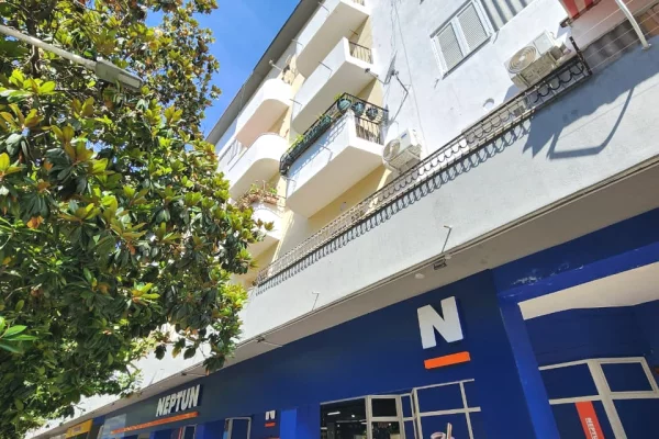 Shtepi me qera Apartament ne Tirane, 3+1, Mobilimi E mobiluar, Pagesa 700  Euro.
