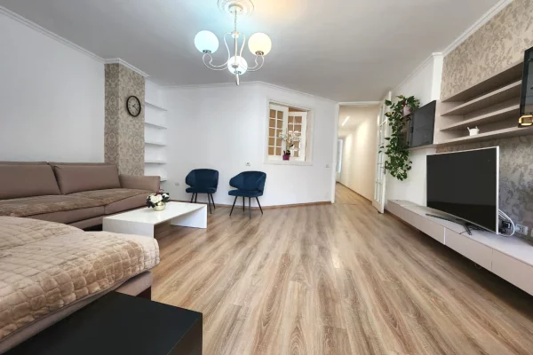 Shtepi me qera Apartament ne Tirane, 3+1, Mobilimi E mobiluar, Pagesa 700  Euro.
