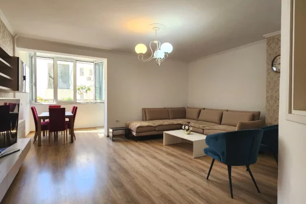 Me Qera: 3+1 +2wc&kuzhine me vete ( 145m2) 🔥🔥 Qender/Plaza | Super vendodhje | 750Euro/Muaj 💥
