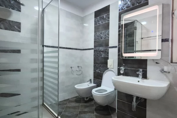 Me Qera: 3+1 +2wc&kuzhine me vete ( 145m2) 🔥🔥 Qender/Plaza | Super vendodhje | 750Euro/Muaj 💥