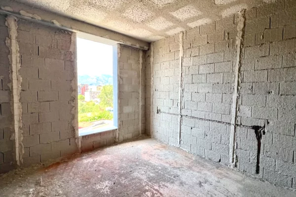 Shtepi ne shitje Apartament ne Tirane, 1+1, Mobilimi Bosh, pa mobiluar, Pagesa 125,000  Euro.