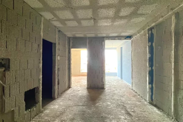 Shtepi ne shitje Apartament ne Tirane, 1+1, Mobilimi Bosh, pa mobiluar, Pagesa 125,000  Euro.