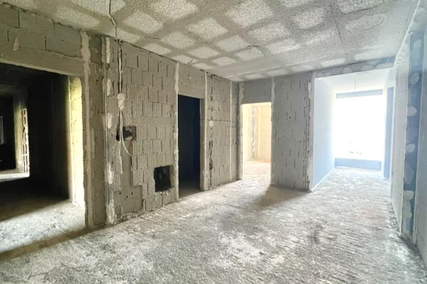 Shtepi ne shitje Apartament ne Tirane, 1+1, Mobilimi Bosh, pa mobiluar, Pagesa 125,000  Euro.