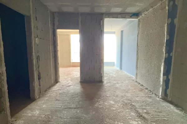 Shtepi ne shitje Apartament ne Tirane, 1+1, Mobilimi Bosh, pa mobiluar, Pagesa 125,000  Euro.