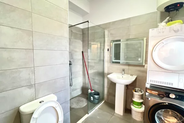 Shtepi ne shitje Apartament ne Tirane, Garsoniere, Mobilimi E mobiluar, Pagesa 82,000  Euro.