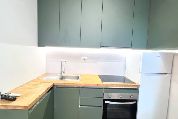 Shtepi ne shitje Apartament ne Tirane, Garsoniere, Mobilimi E mobiluar, Pagesa 82,000  Euro.