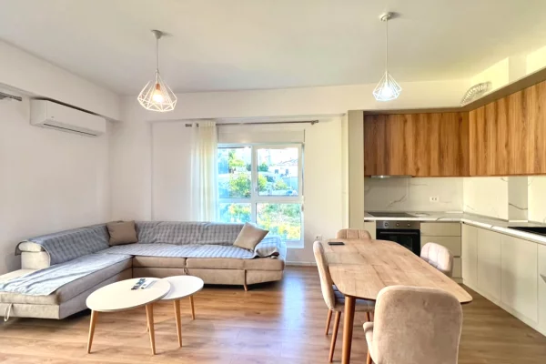Shtepi me qera 2+1 ne Tirane - 470 Euro