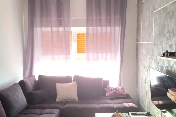 Shtepi me qera 1+1 ne Tirane - 44,000 Leke