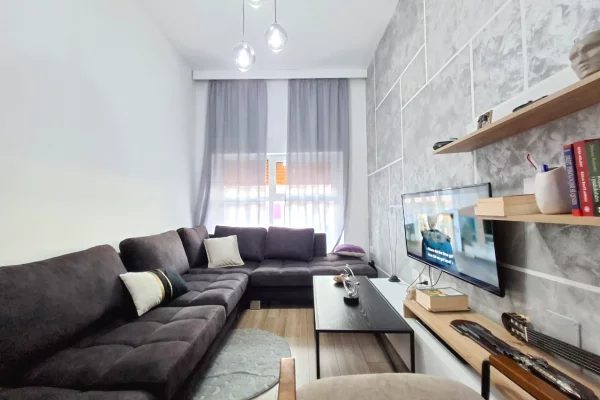 Shtepi me qera 1+1 ne Tirane - 50,000 Leke