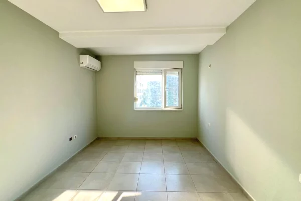 Zyre me Qera : 2 Ambiente Pune 📍21 Dhjetori (Kompleksi Magnet) - Kt.7 - S.60m2 - 40,000 Leke/Muaj - Orientim Jug || Pozite strategjike ne qytet⚜️