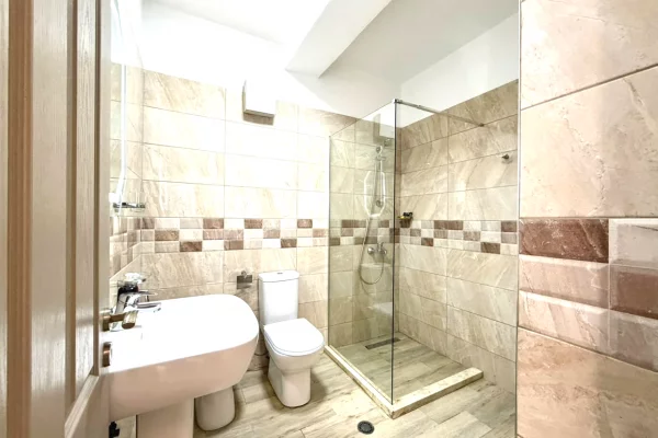Shtepi me qera Apartament ne Tirane, 1+1, Mobilimi E mobiluar, Pagesa 55,000  Leke.