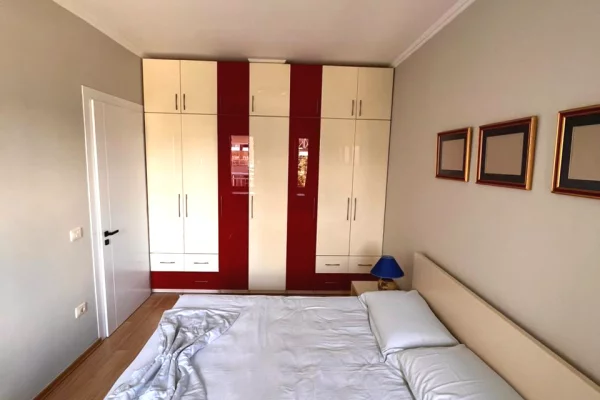 Shtepi me qera Apartament ne Tirane, 2+1, Mobilimi E mobiluar, Pagesa 68,000  Leke.