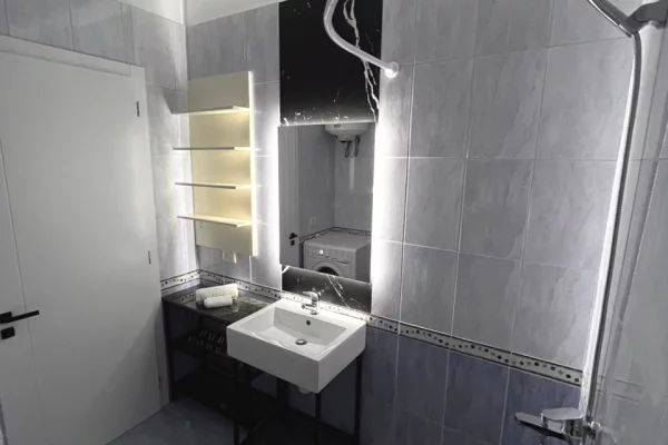 Shtepi me qera Apartament ne Tirane, 2+1, Mobilimi E mobiluar, Pagesa 68,000  Leke.