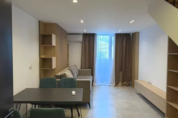 Shtepi me qera Duplex(shtepi me 2 kate) ne Tirane, 1+1, Mobilimi E mobiluar, Pagesa 550  Euro.
