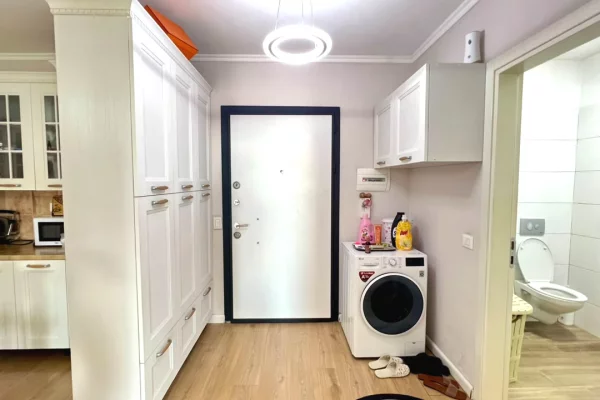 Shtepi ne shitje Apartament ne Tirane, 1+1, Mobilimi E mobiluar, Pagesa 140,000  Euro.