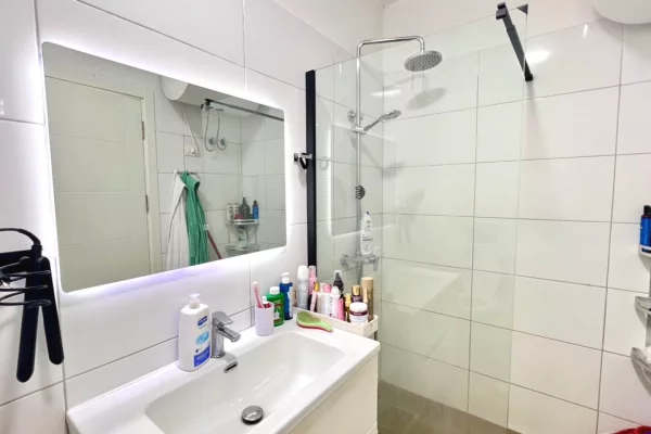 Shtepi ne shitje Apartament ne Tirane, 1+1, Mobilimi E mobiluar, Pagesa 140,000  Euro.