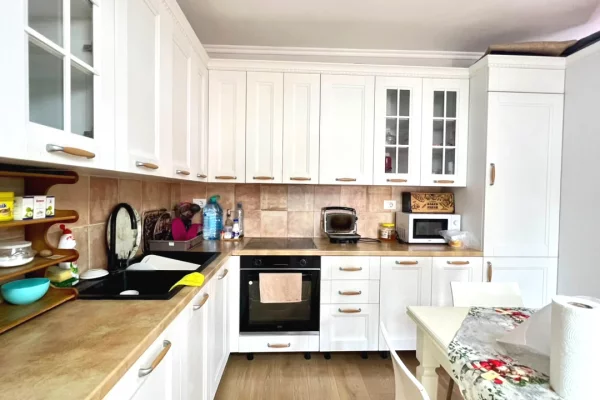 Shtepi ne shitje Apartament ne Tirane, 1+1, Mobilimi E mobiluar, Pagesa 140,000  Euro.