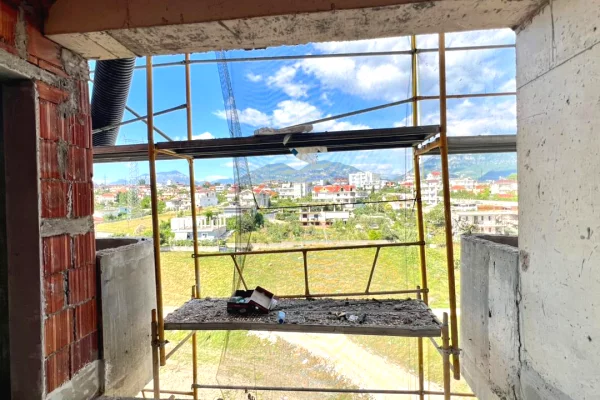 Shtepi ne shitje Apartament ne Tirane, 1+1, Mobilimi Bosh, pa mobiluar, Pagesa 88,000  Euro.