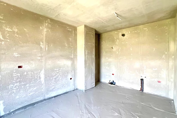 Shtepi ne shitje Apartament ne Tirane, 1+1, Mobilimi Bosh, pa mobiluar, Pagesa 88,000  Euro.