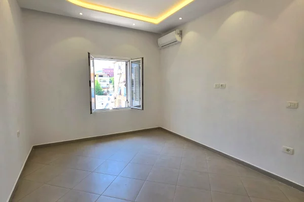 Ambient biznesi me qera 3+1 ne Tirane - 70,000 Leke