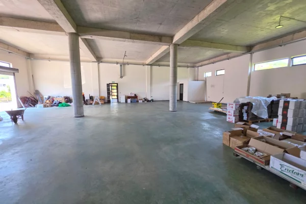 🏢 MAGAZINE MODERNE ME QIRA NE PRUSH – Kombinat 200 m2 | Ndertim i Ri | Standarde Bashkekohore 5 m lartesi 💥 100.000 Leke/Muaj 🔥🔥