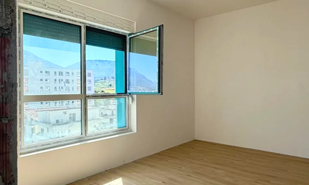 Shtepi ne shitje Apartament ne Tirane, 1+1, Mobilimi Bosh, pa mobiluar, Pagesa 98,000  Euro.
