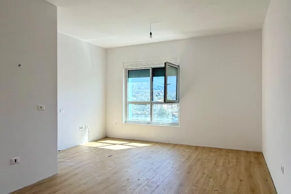 Shtepi ne shitje Apartament ne Tirane, 1+1, Mobilimi Bosh, pa mobiluar, Pagesa 98,000  Euro.
