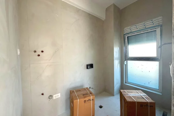 Shtepi ne shitje Apartament ne Tirane, 1+1, Mobilimi Bosh, pa mobiluar, Pagesa 98,000  Euro.