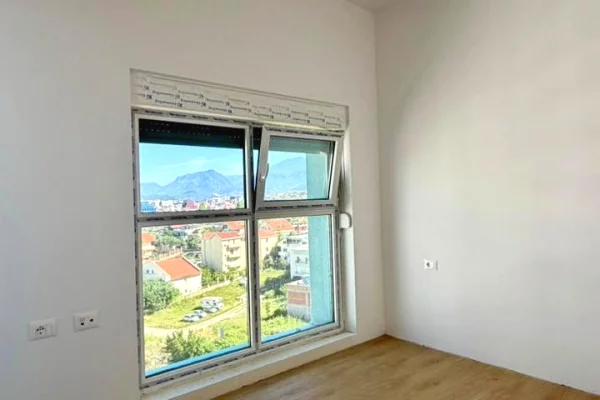 Shtepi ne shitje Apartament ne Tirane, 1+1, Mobilimi Bosh, pa mobiluar, Pagesa 98,000  Euro.