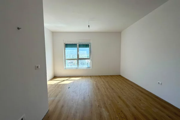 Shtepi ne shitje Apartament ne Tirane, 1+1, Mobilimi Bosh, pa mobiluar, Pagesa 98,000  Euro.