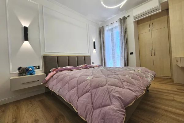 Shtepi me qera Apartament ne Tirane, 1+1, Mobilimi E mobiluar, Pagesa 80,000  Leke.