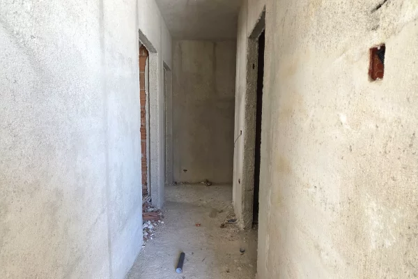 Shtepi ne shitje Apartament ne Tirane, 2+1, Mobilimi Bosh, pa mobiluar, Pagesa 105,000  Euro.