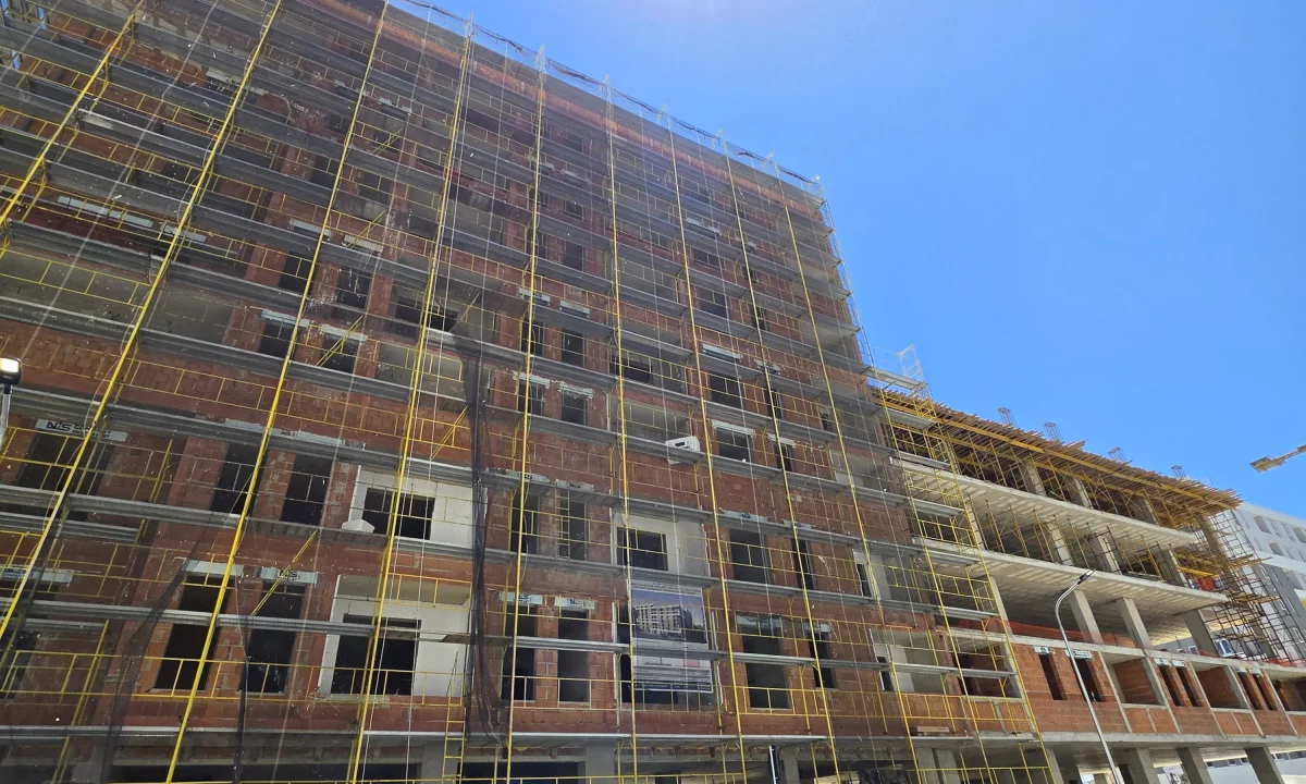 Shtepi ne shitje Apartament ne Tirane, 2+1, Mobilimi Bosh, pa mobiluar, Pagesa 105,000  Euro.