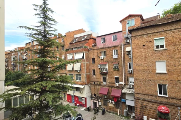 Shtepi me qera Apartament ne Tirane, 1+1, Mobilimi E mobiluar, Pagesa 65,000  Leke.
